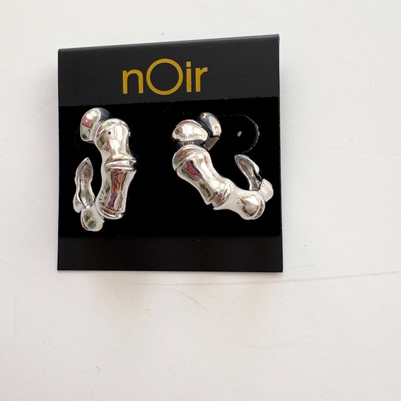 Noir NYC bamboo taper earrings - Picture 3 of 4